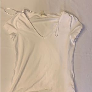 Basic white v neck t shirt